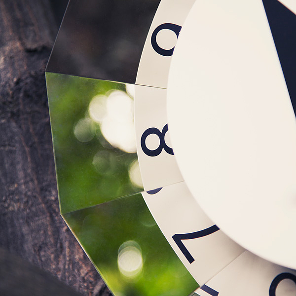 Flowerpot，small bell，time，Mirror reflection，originality，Wall clock，clocks and watches，