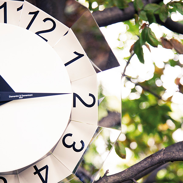 Flowerpot，small bell，time，Mirror reflection，originality，Wall clock，clocks and watches，