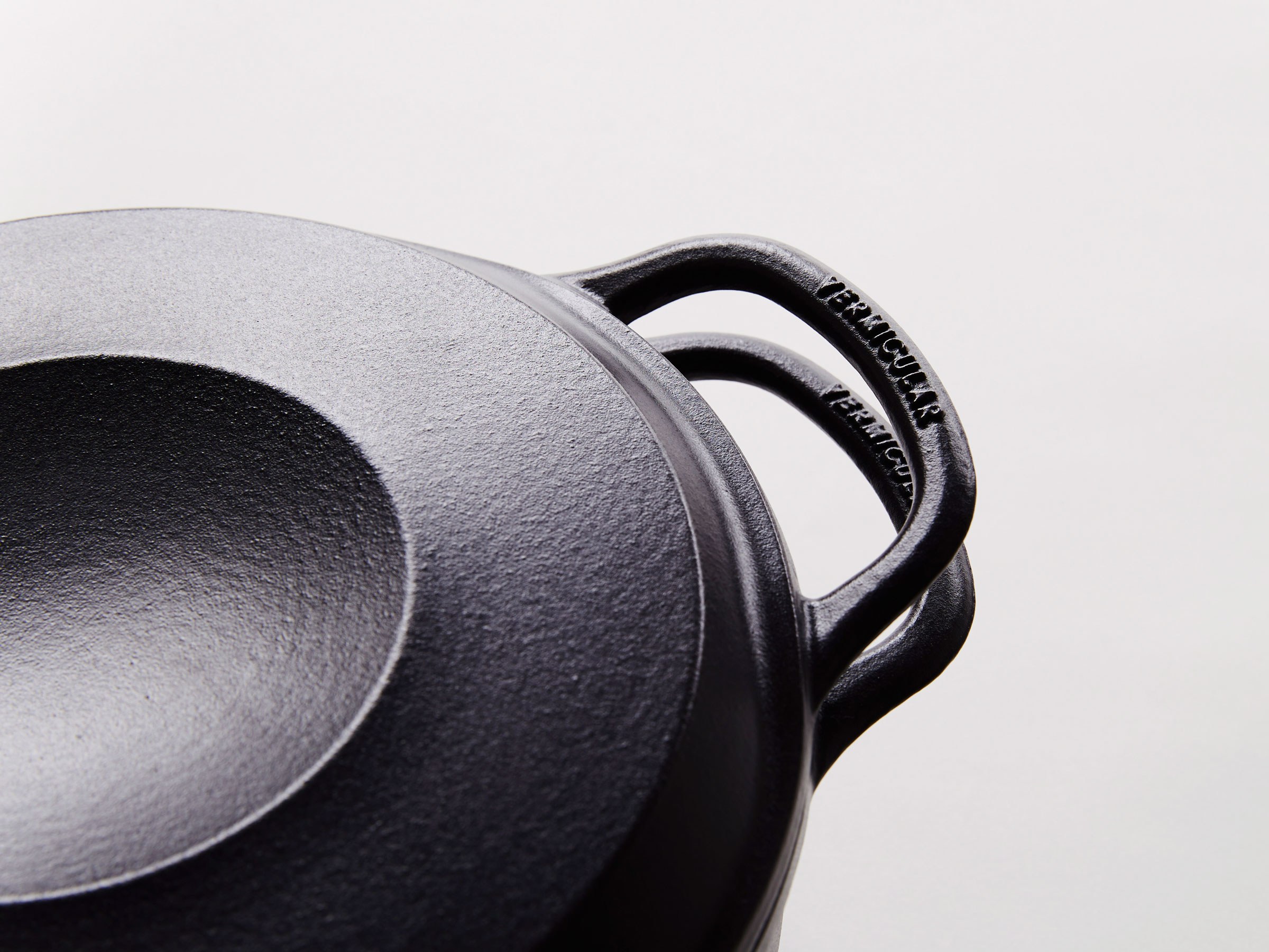 Japanese craft，Enamel cast iron pot，Musukamado，Vermicular，reddot，2019 red dot product design award，