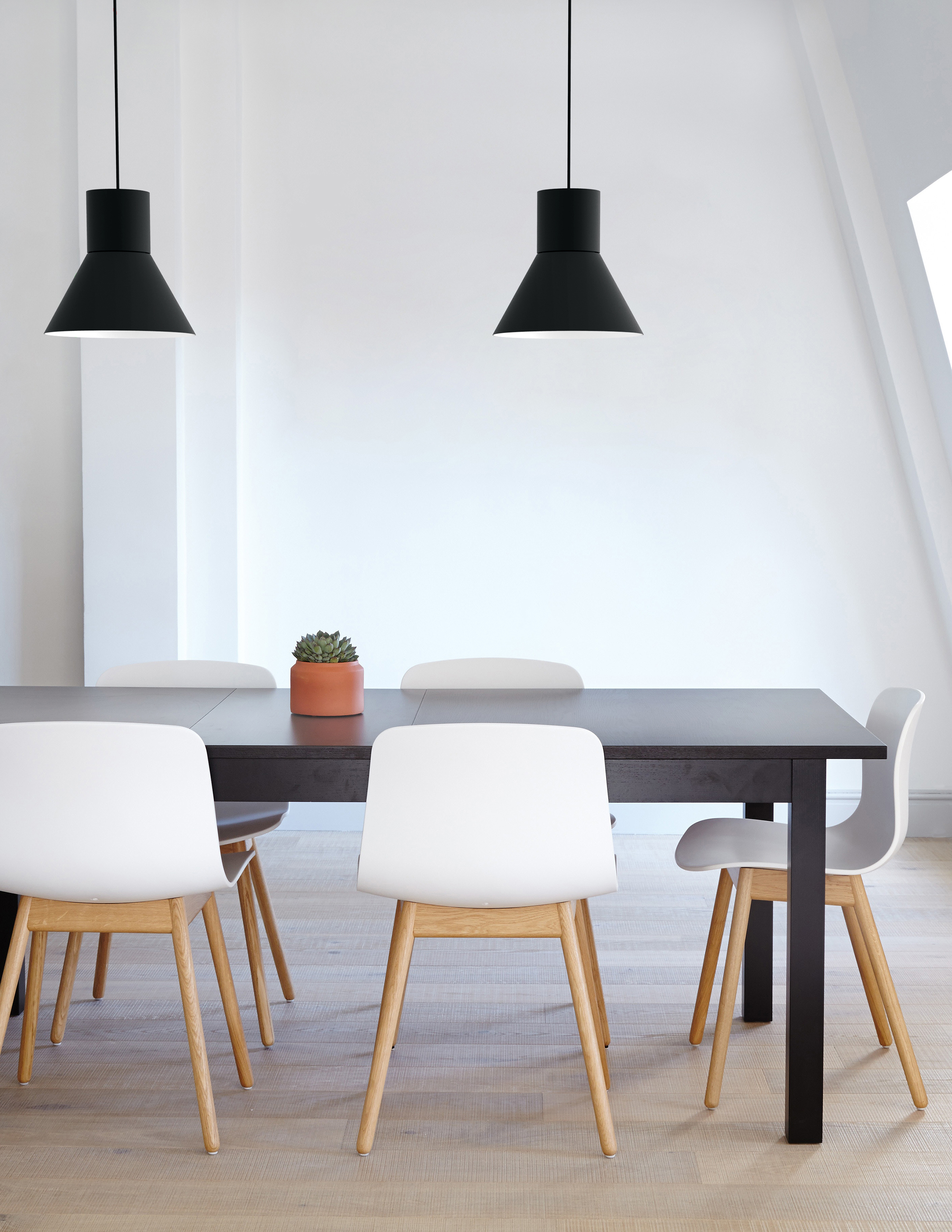 Verner，a chandelier，2019 red dot product design award，Lighting tools，