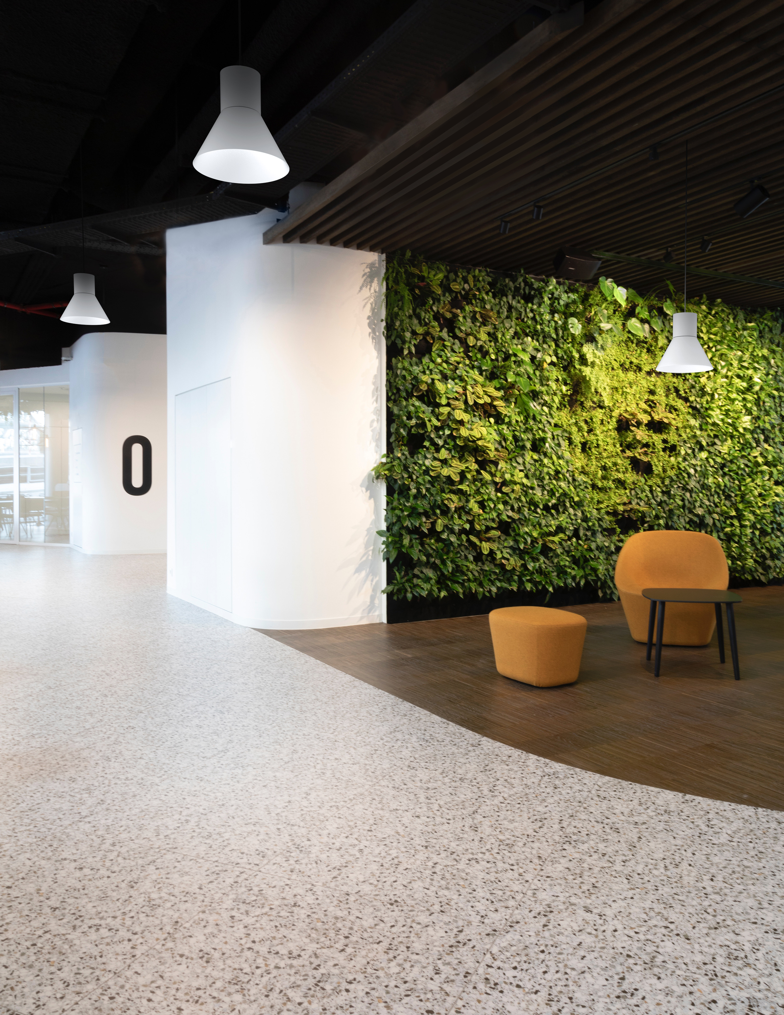 Verner，a chandelier，2019 red dot product design award，Lighting tools，