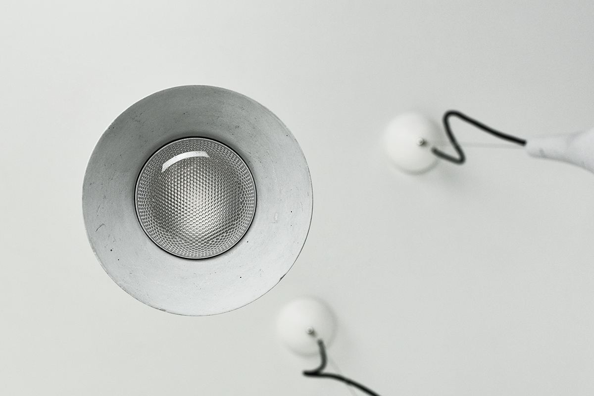 a chandelier，light，Concrete material，indoor，household electrical appliances，