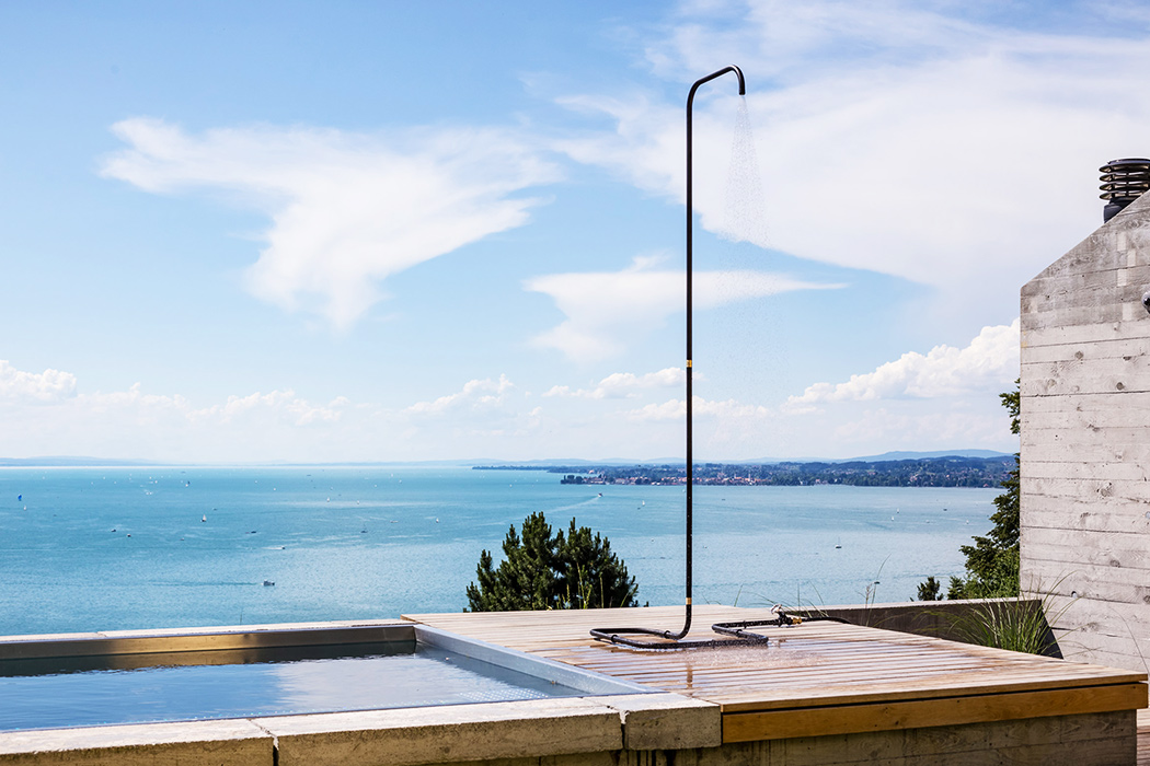 outdoors，Hammock，lamp，furnace，Swimming Pool，bathtub，