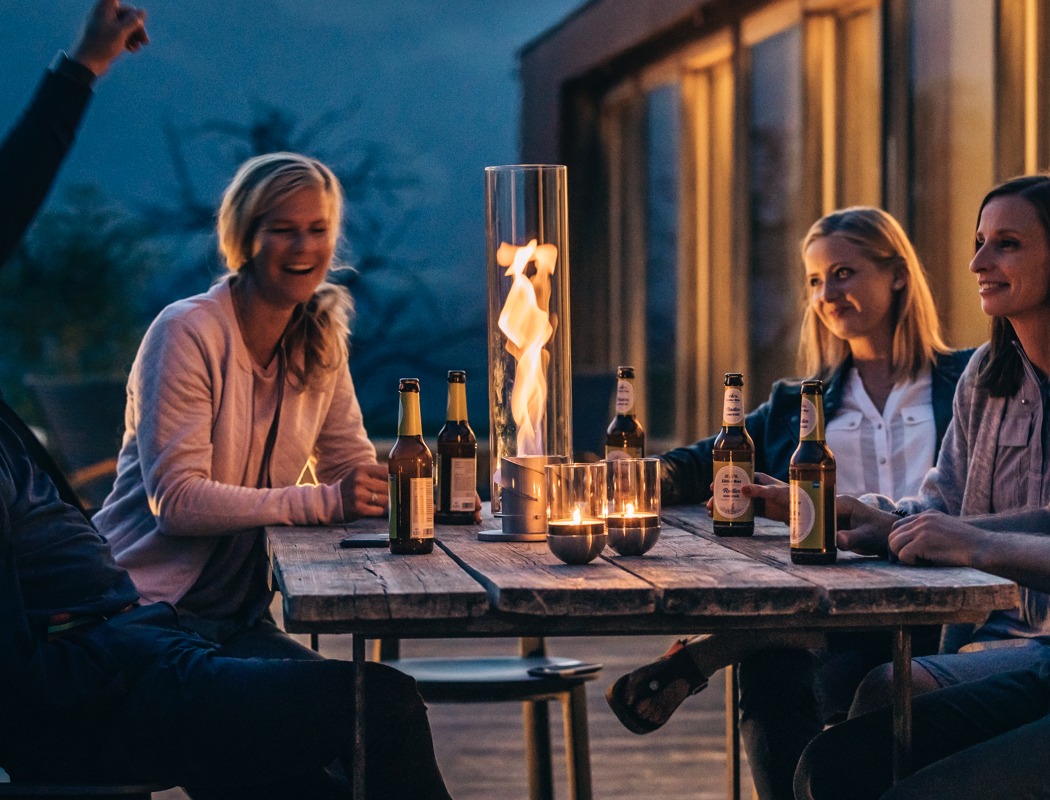 outdoors，Hammock，lamp，furnace，Swimming Pool，bathtub，