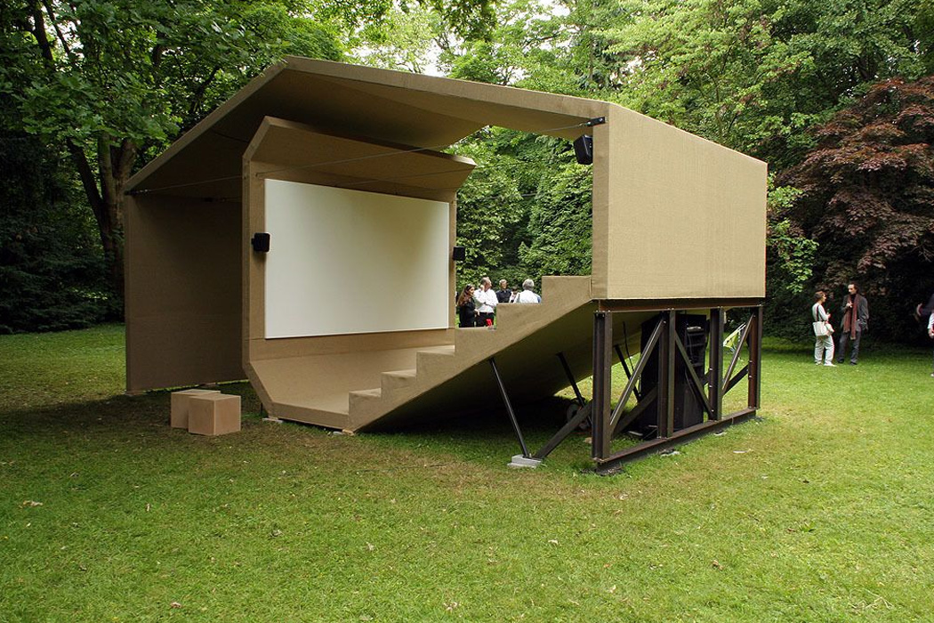 outdoors，Hammock，lamp，furnace，Swimming Pool，bathtub，