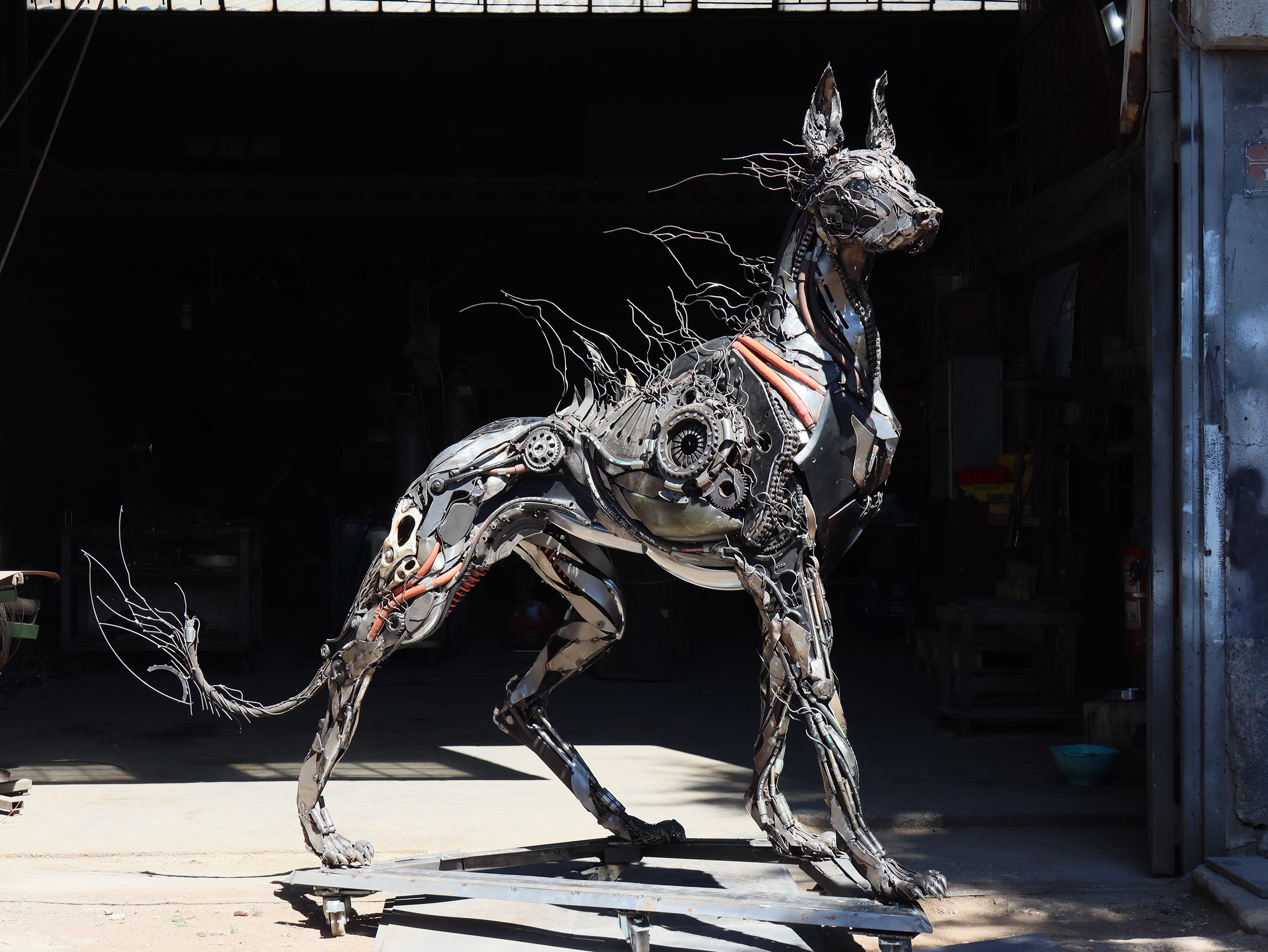 Sculpture design，Metal，Animal image design，Mithril，