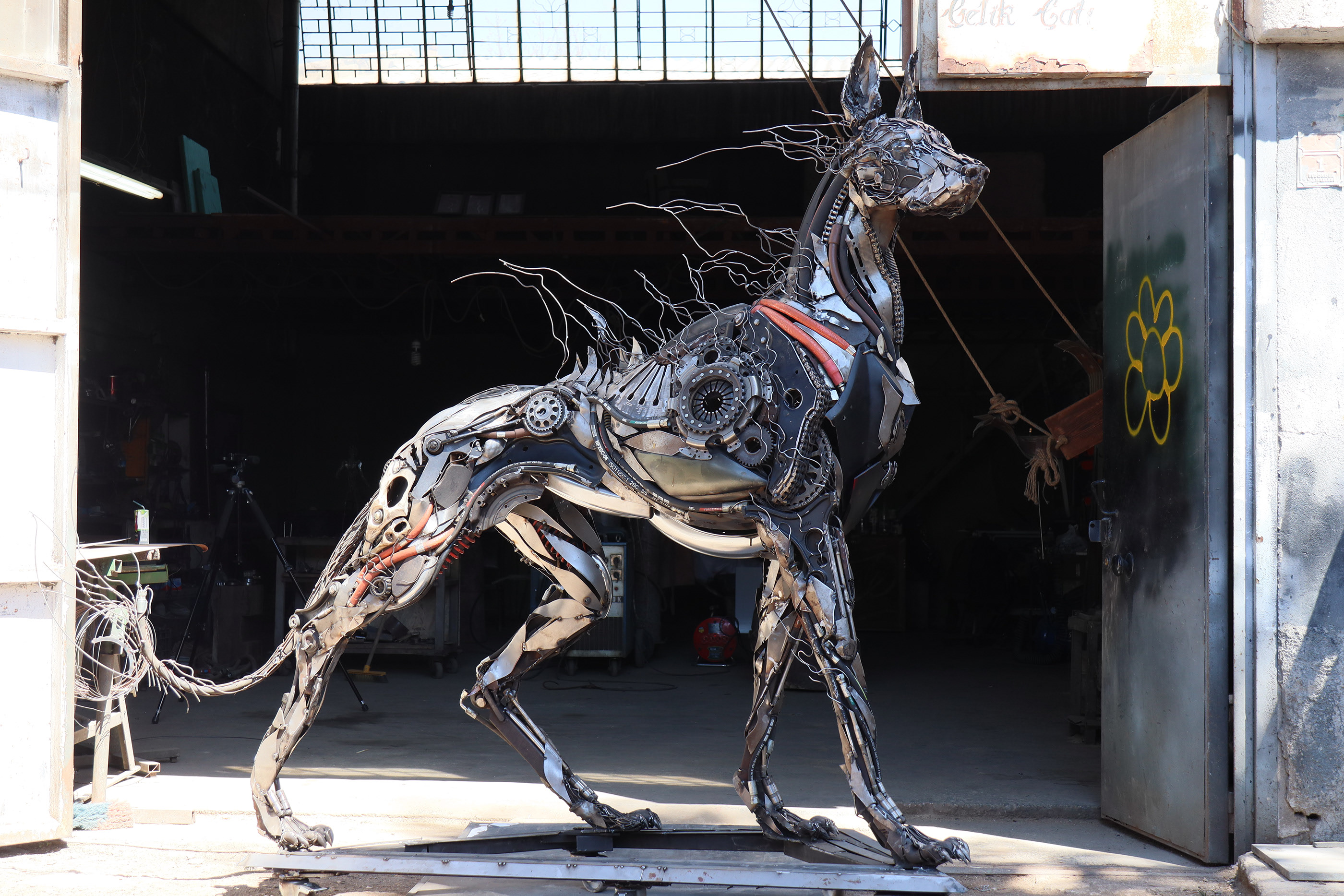 Sculpture design，Metal，Animal image design，Mithril，
