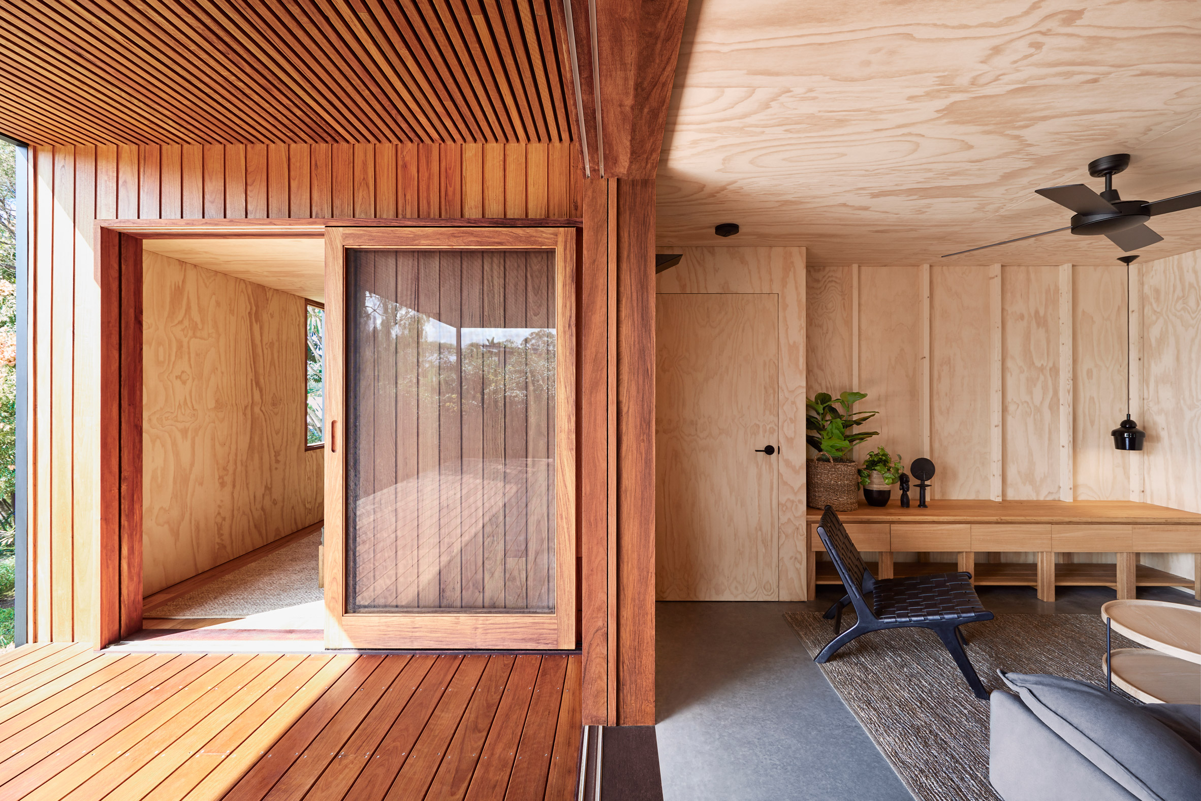 OCM House，Architectural design，black，