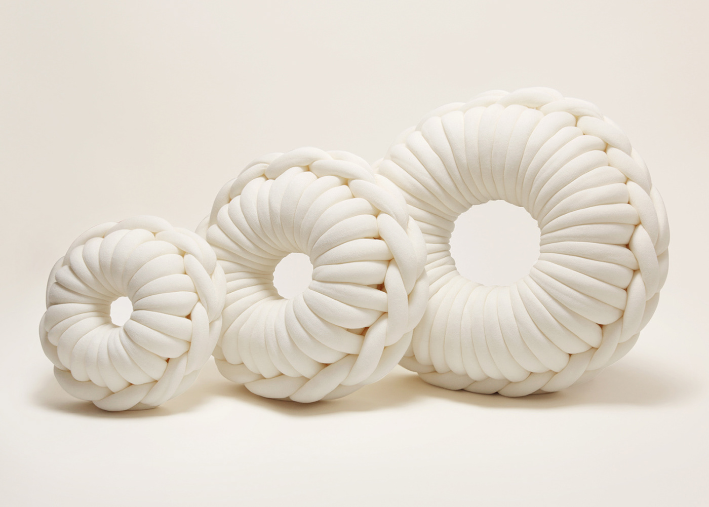 Knitted products，Cushion design，O-Cushion，