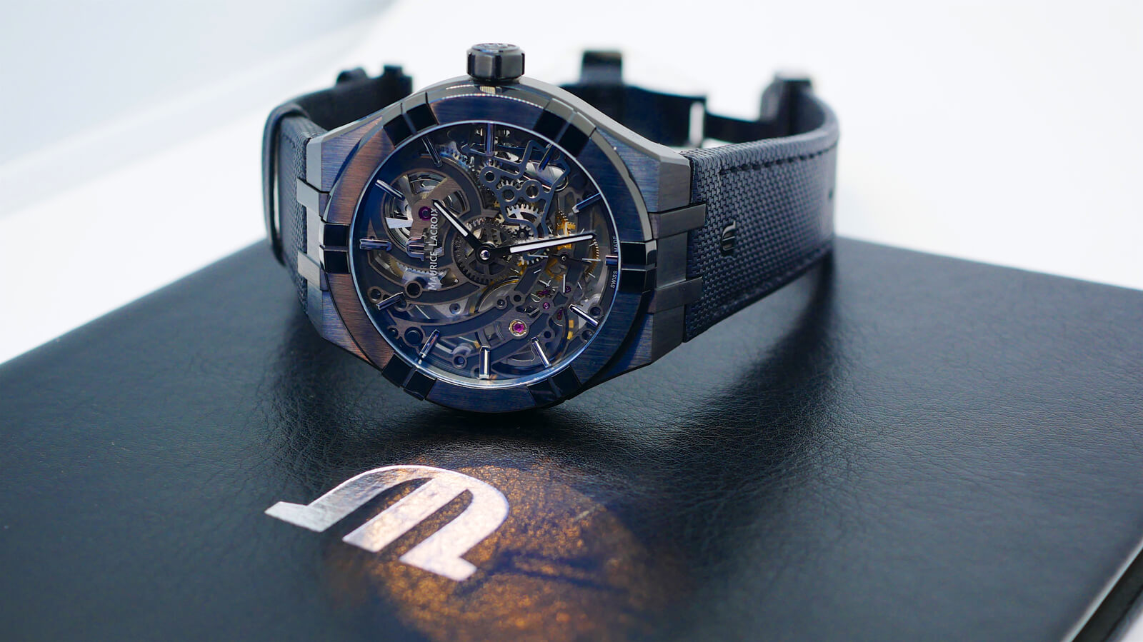 Sandblasting，Mauri serruva，stainless steel，ornaments，2019 red dot product design award，reddot，Wristwatch，Wrist watch，