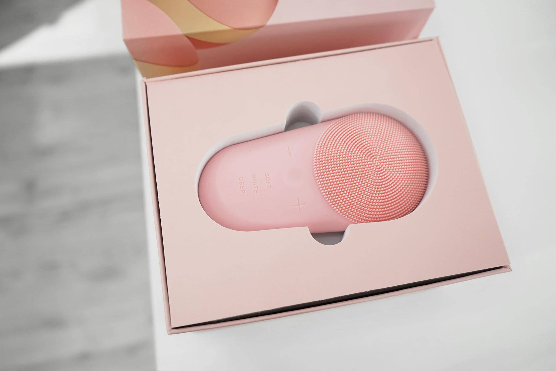 cosmetic instrument，2019 red dot product design award，reddot，Love beauty，Sonic Cleanser，Facial，imub，waterproof，