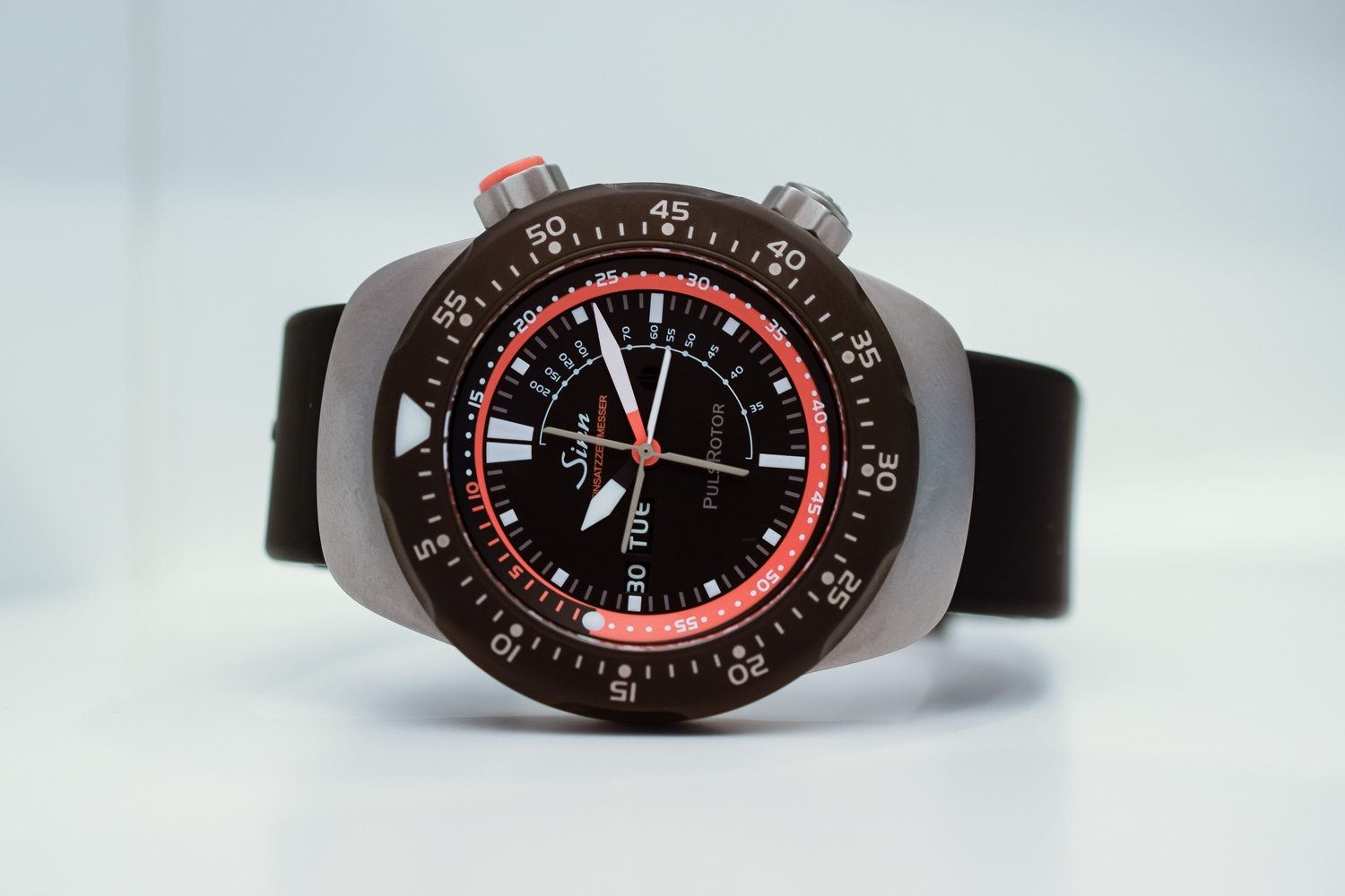 2019 red dot product design award，reddot，ornaments，Wrist watch，Wristwatch，EZM 12，Rescue services，in the air，