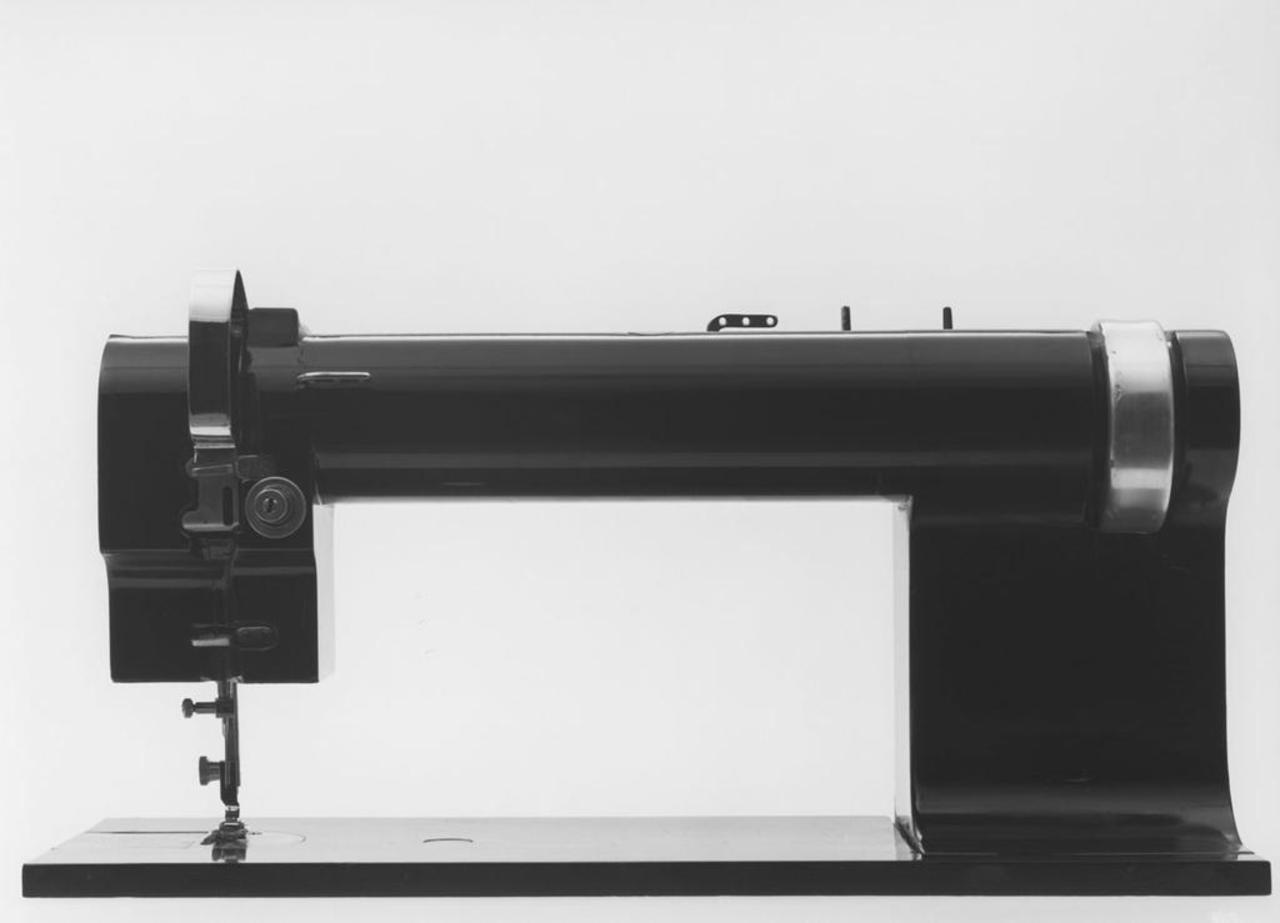 product，Designer biography，black and white，television，Blow，Retro，household electrical appliances，vehicle，