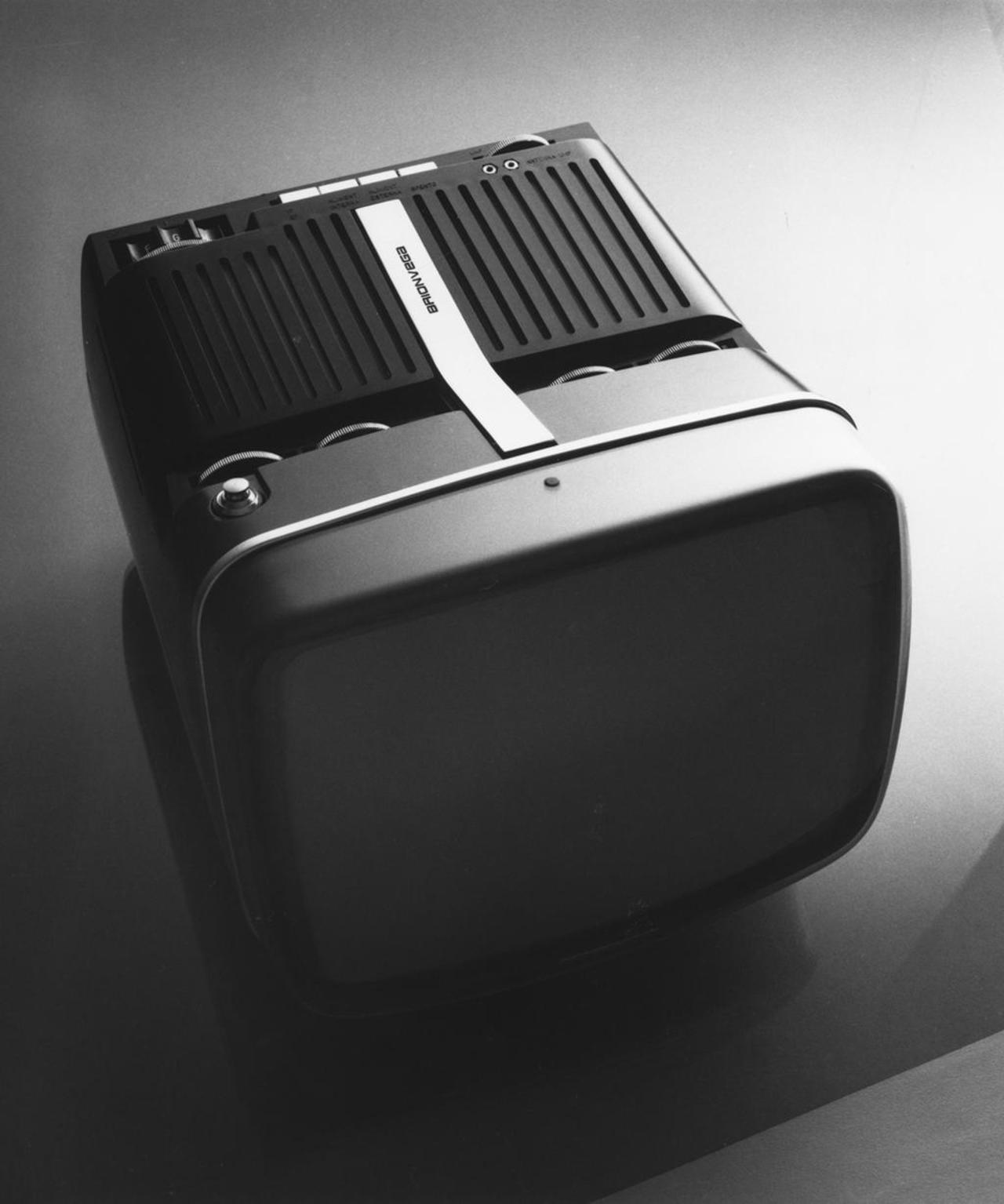 product，Designer biography，black and white，television，Blow，Retro，household electrical appliances，vehicle，