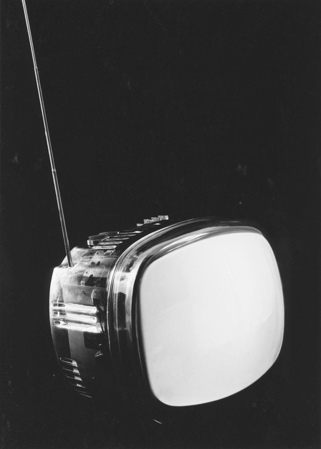 product，Designer biography，black and white，television，Blow，Retro，household electrical appliances，vehicle，