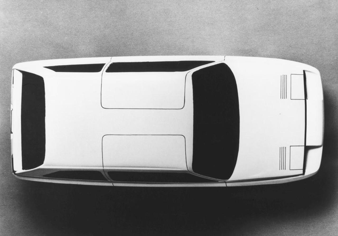 product，Designer biography，black and white，television，Blow，Retro，household electrical appliances，vehicle，