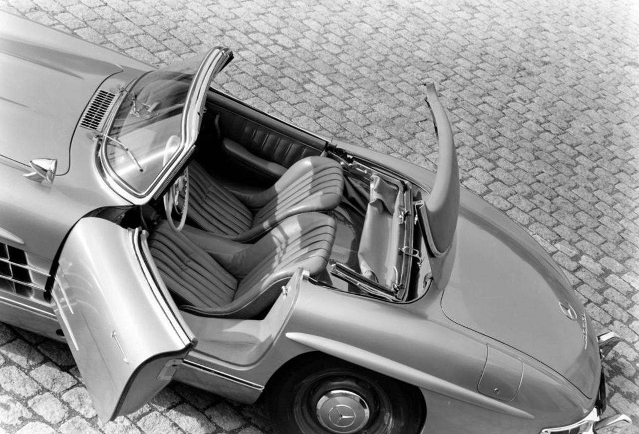 product，Designer biography，black and white，television，Blow，Retro，household electrical appliances，vehicle，