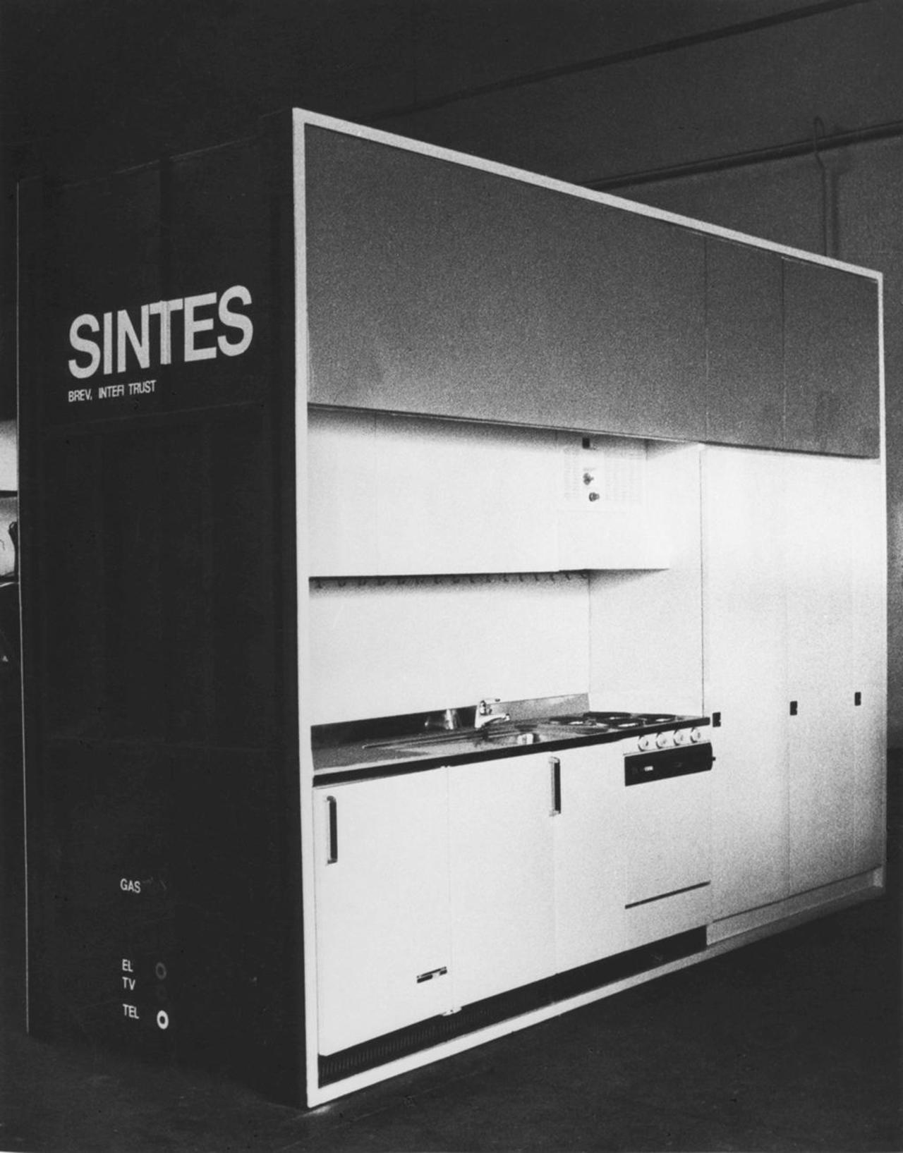 product，Designer biography，black and white，television，Blow，Retro，household electrical appliances，vehicle，