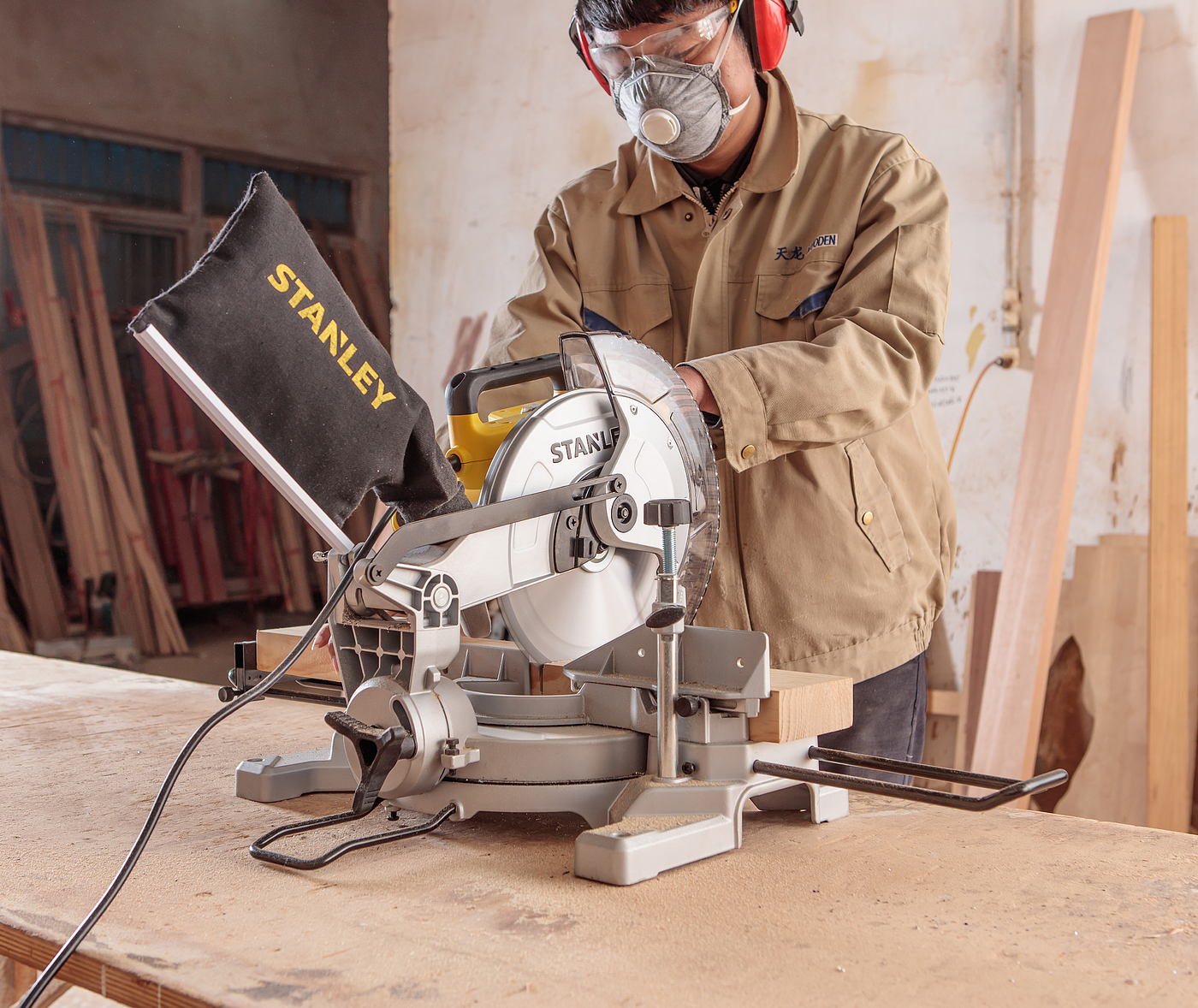 miter saw，Electric tool，Woodworking tools，Miter saw，cutting machine，Stanley，Professional design，