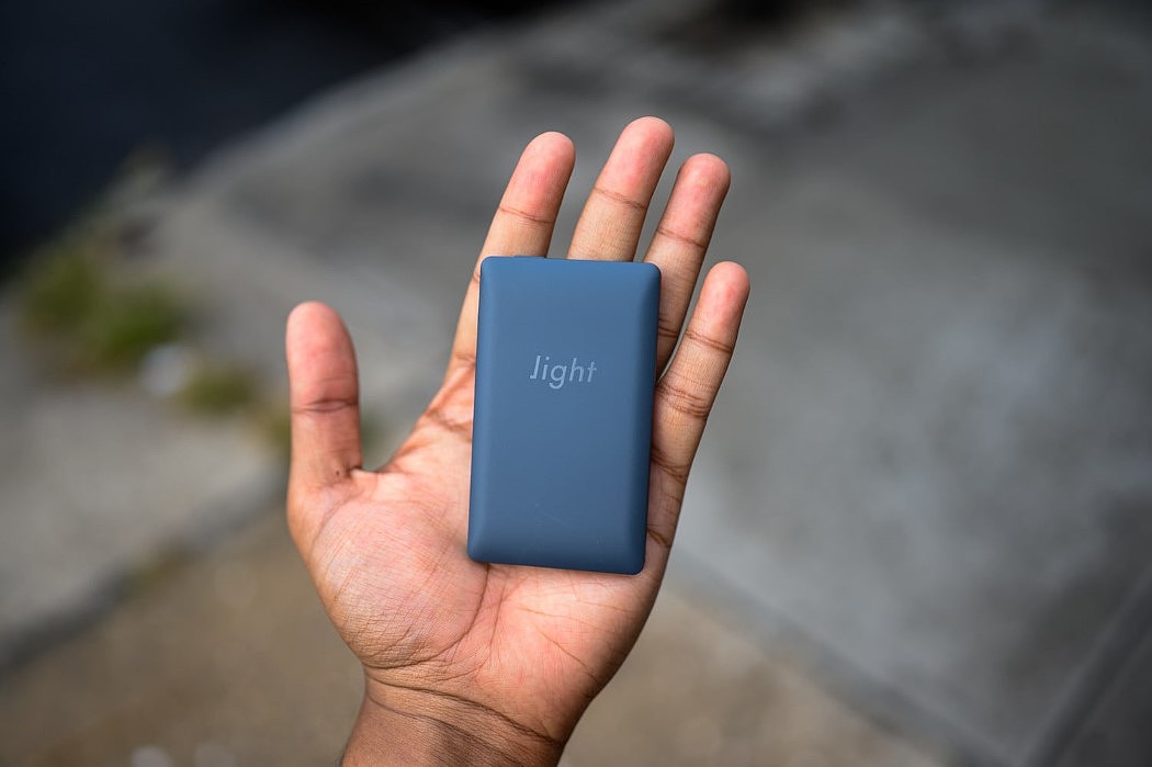 Light Phone 2，Mobile phone design，intelligence，