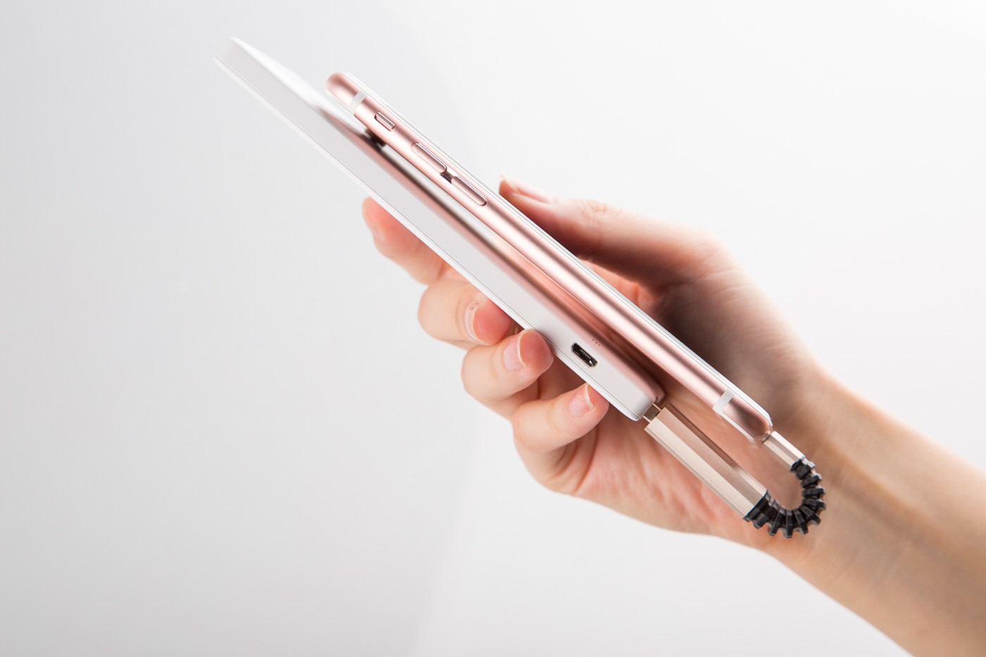 mobile phone，intelligence，multi-function，convenient，data line，