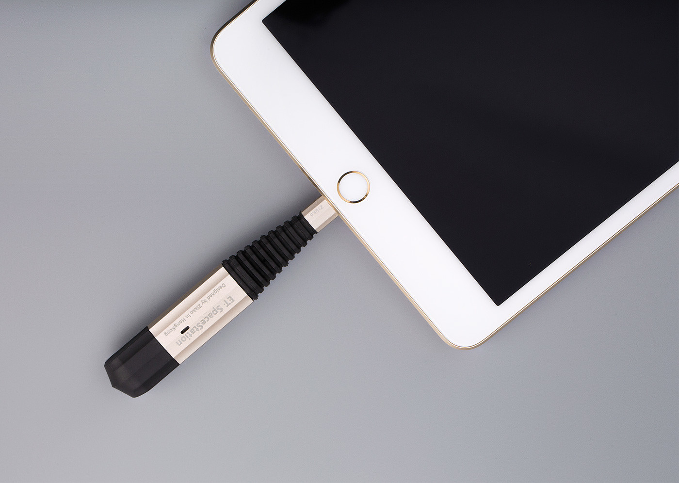 mobile phone，intelligence，multi-function，convenient，data line，