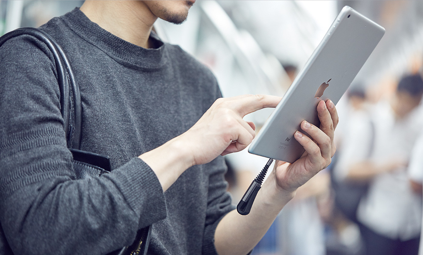 mobile phone，intelligence，multi-function，convenient，data line，