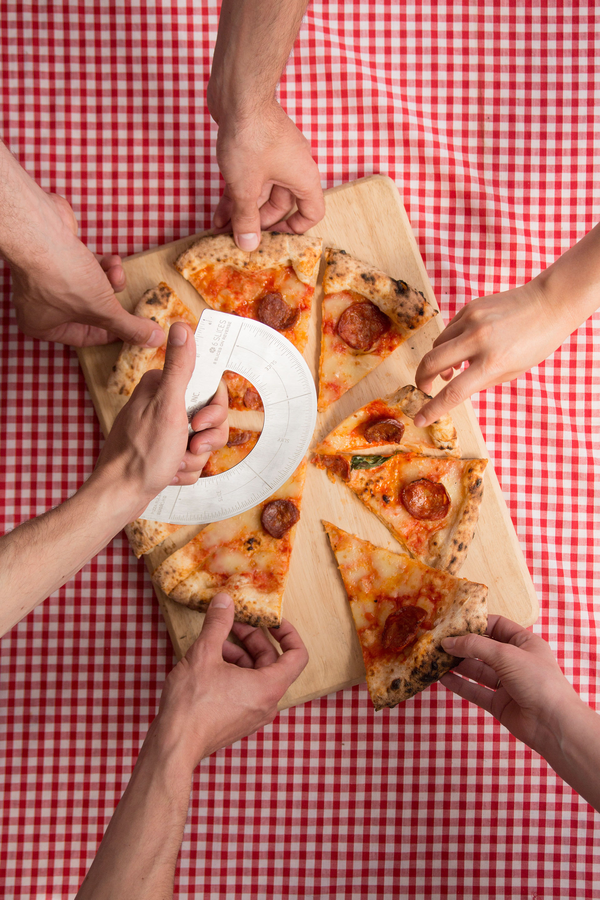 Pizza，Round ruler，cutting，