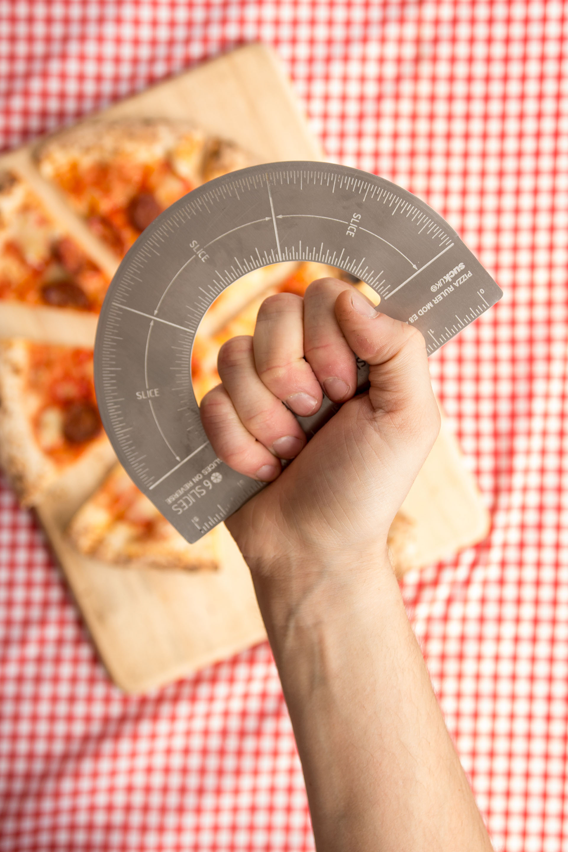 Pizza，Round ruler，cutting，