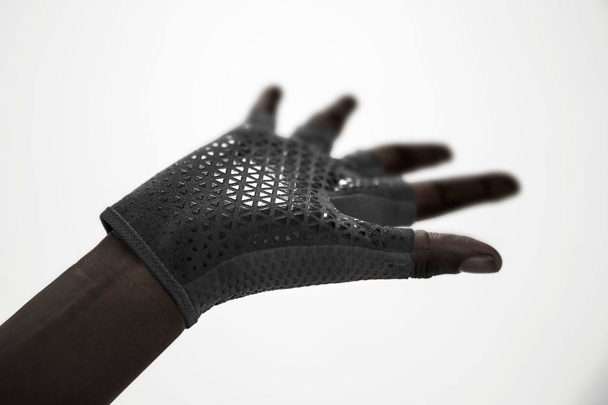 glove，industrial design，wheelchair，product design，cloth，