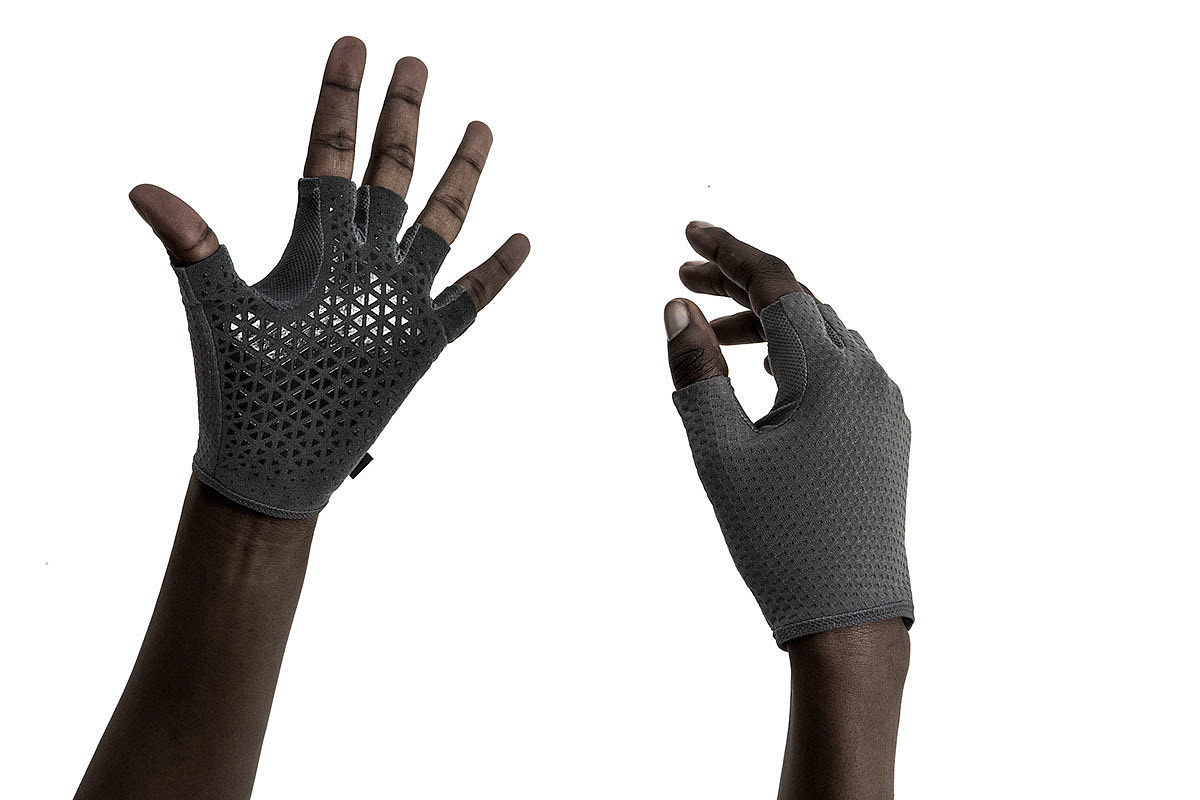 glove，industrial design，wheelchair，product design，cloth，