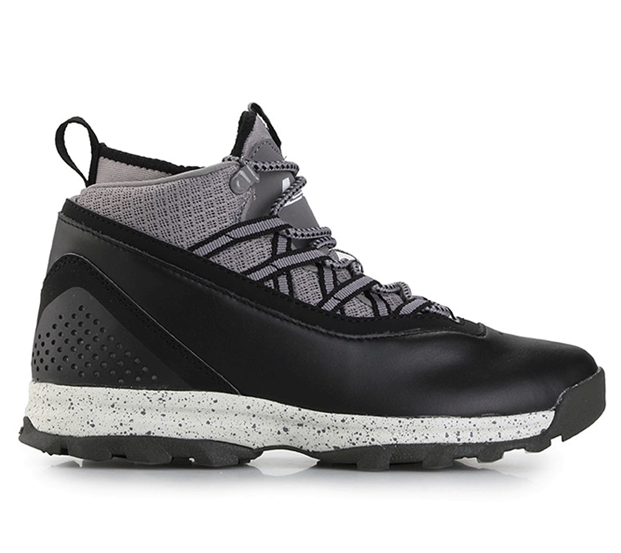fashion，outdoors，sneakers，