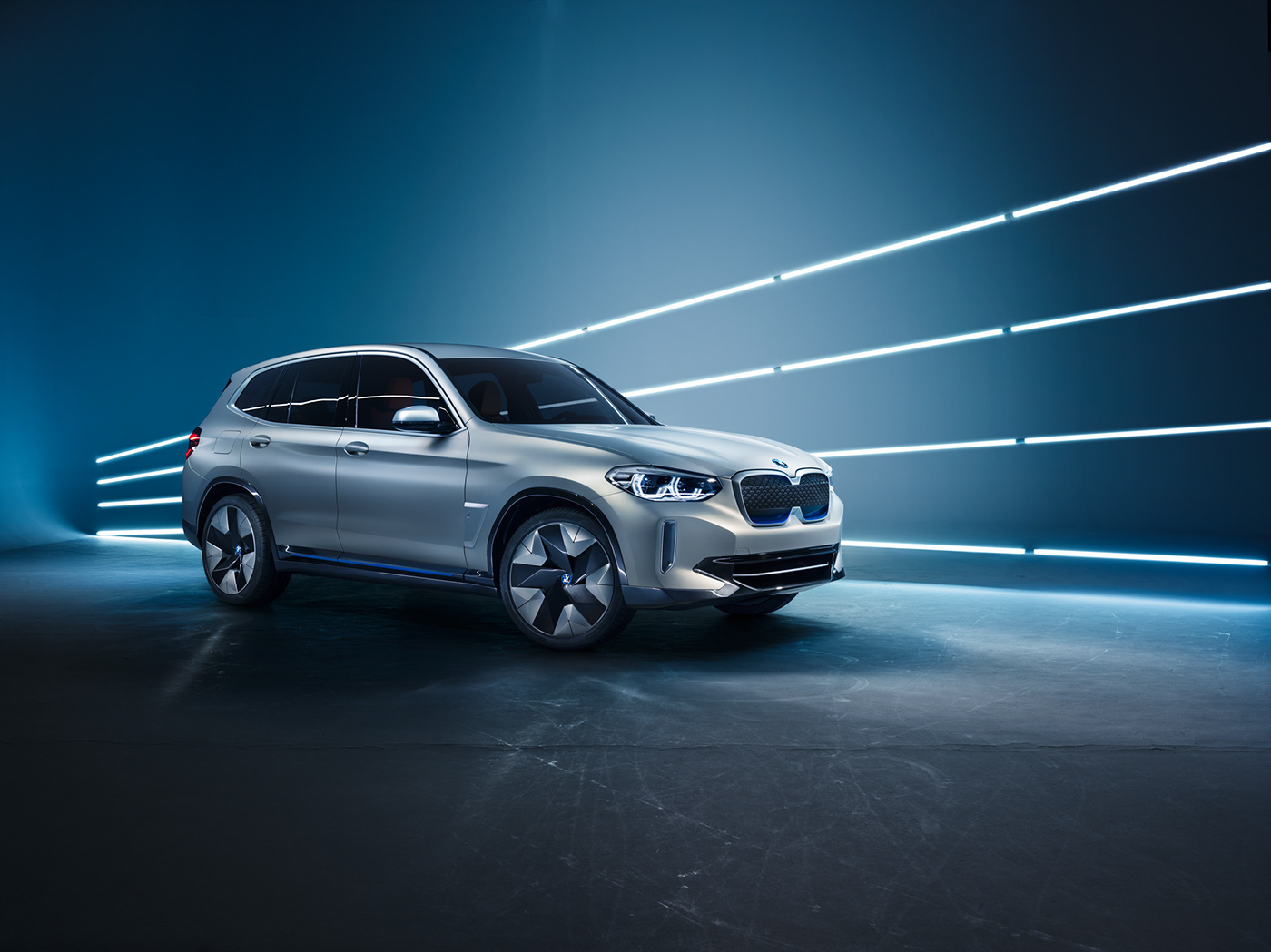BMW iX3，Automobile design，silver，