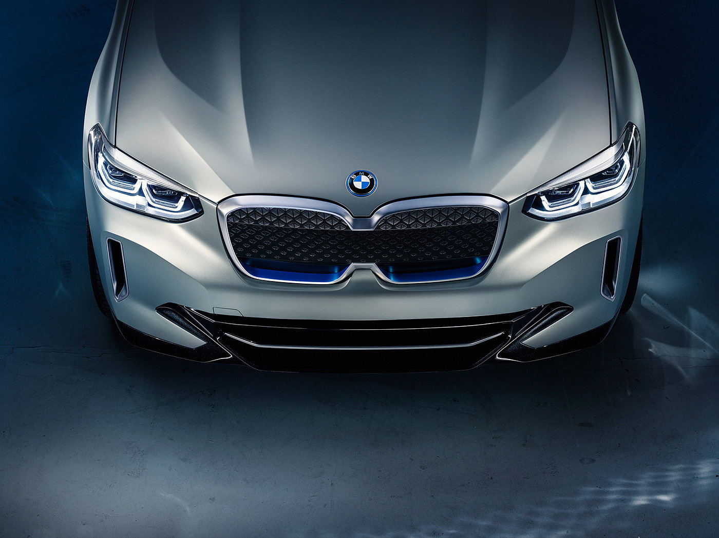 BMW iX3，Automobile design，silver，