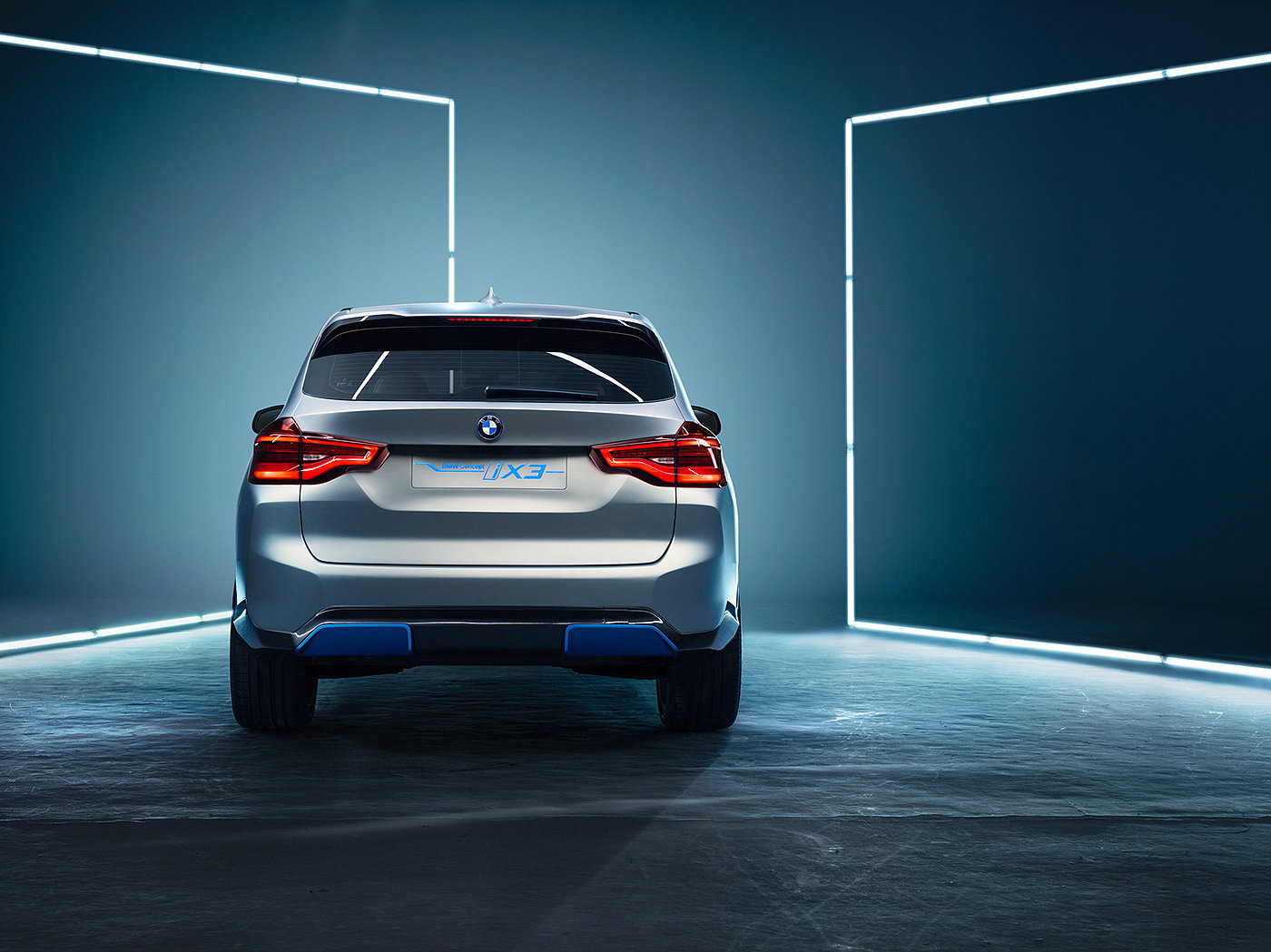 BMW iX3，Automobile design，silver，