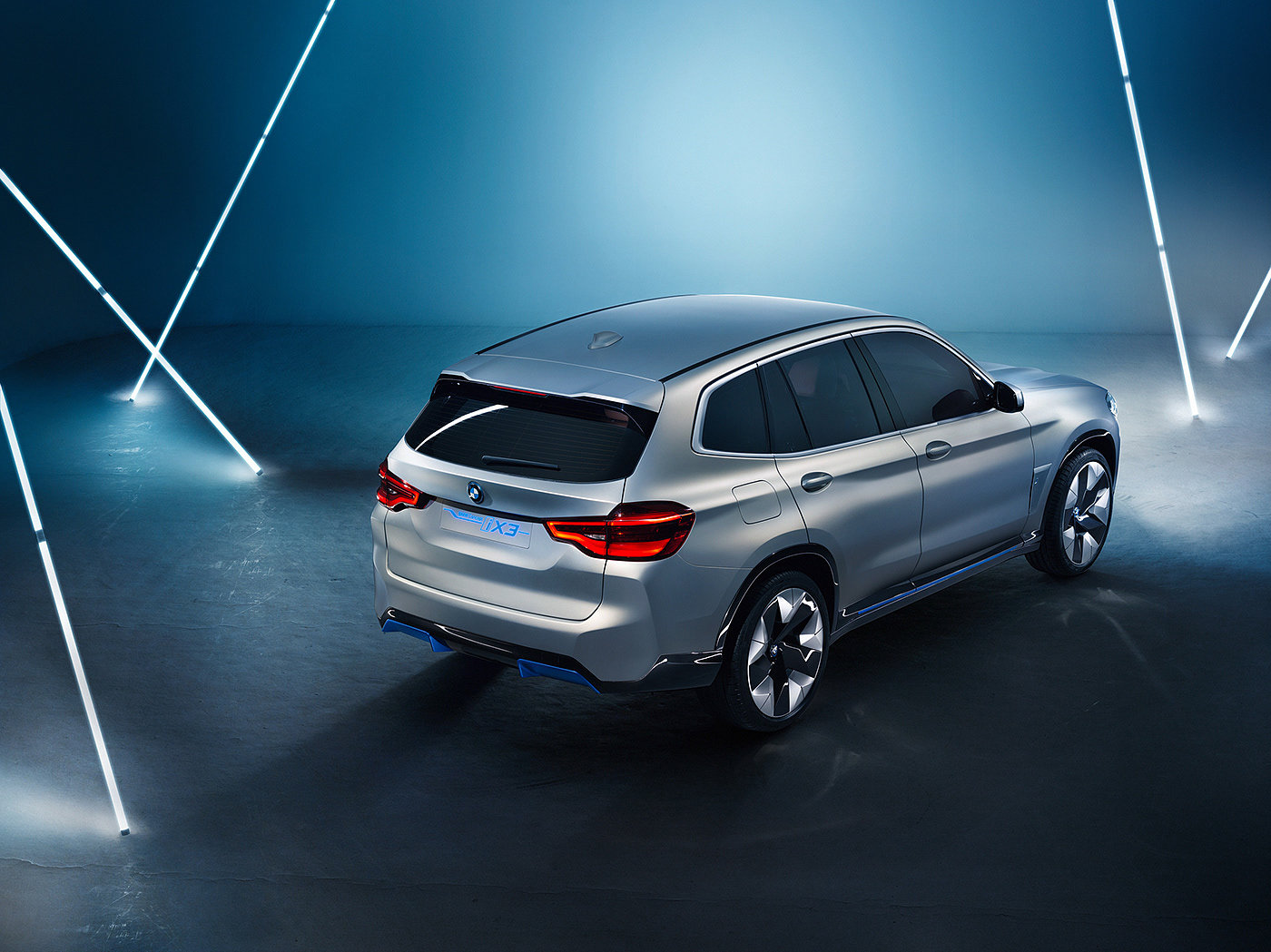 BMW iX3，Automobile design，silver，
