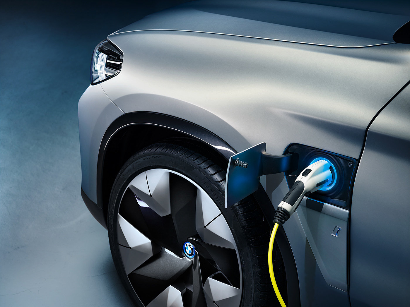 BMW iX3，Automobile design，silver，