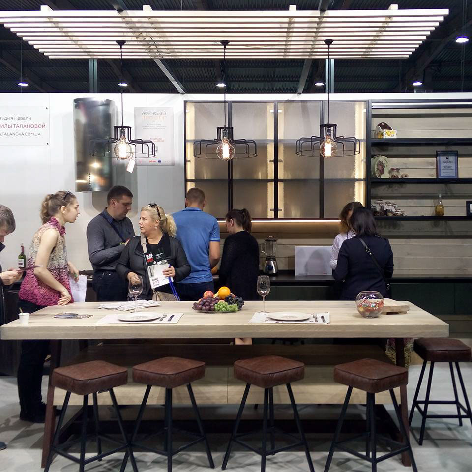 a chandelier，Metal，Home Furnishing，Simplicity，originality，