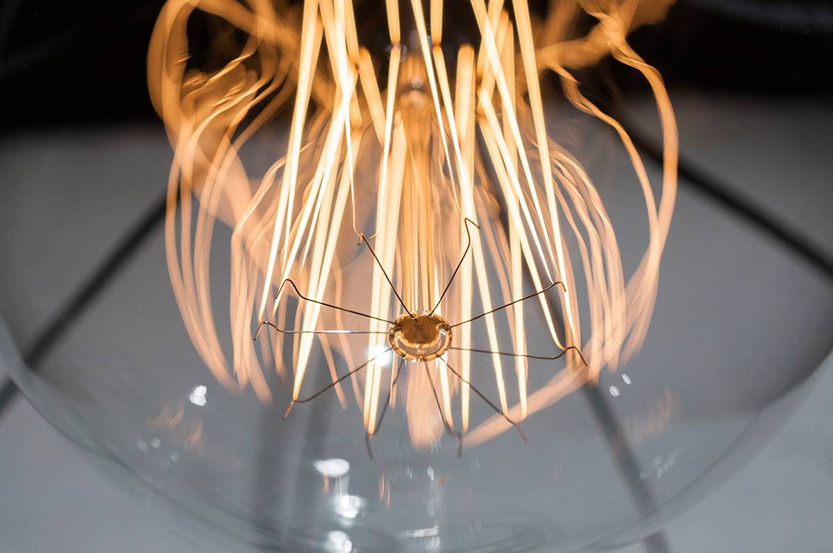 a chandelier，Metal，Home Furnishing，Simplicity，originality，