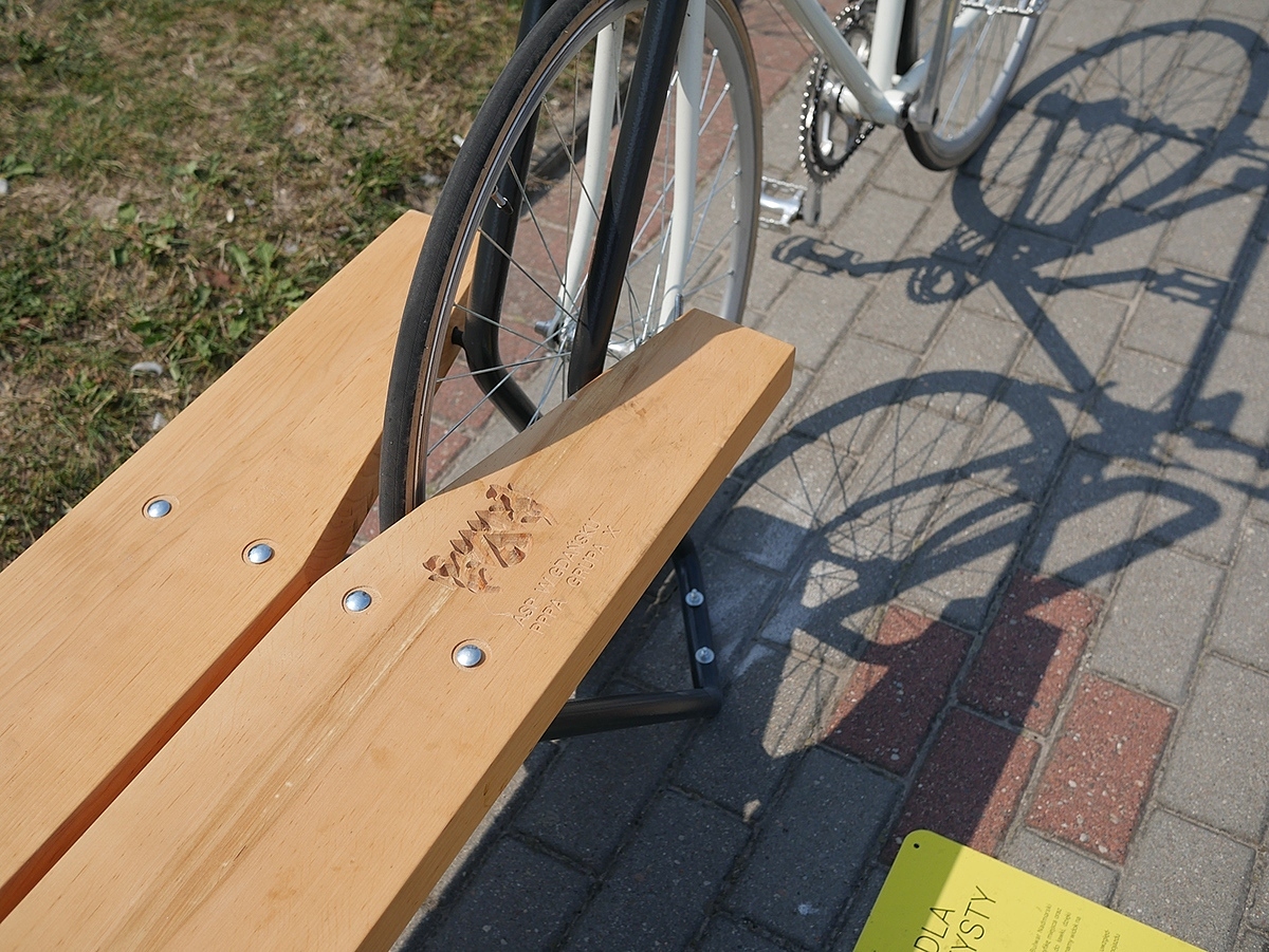 Bicycle，Public seat，outdoors，Bicycle Stand，convenient，