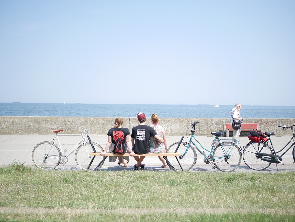 Bicycle，Public seat，outdoors，Bicycle Stand，convenient，