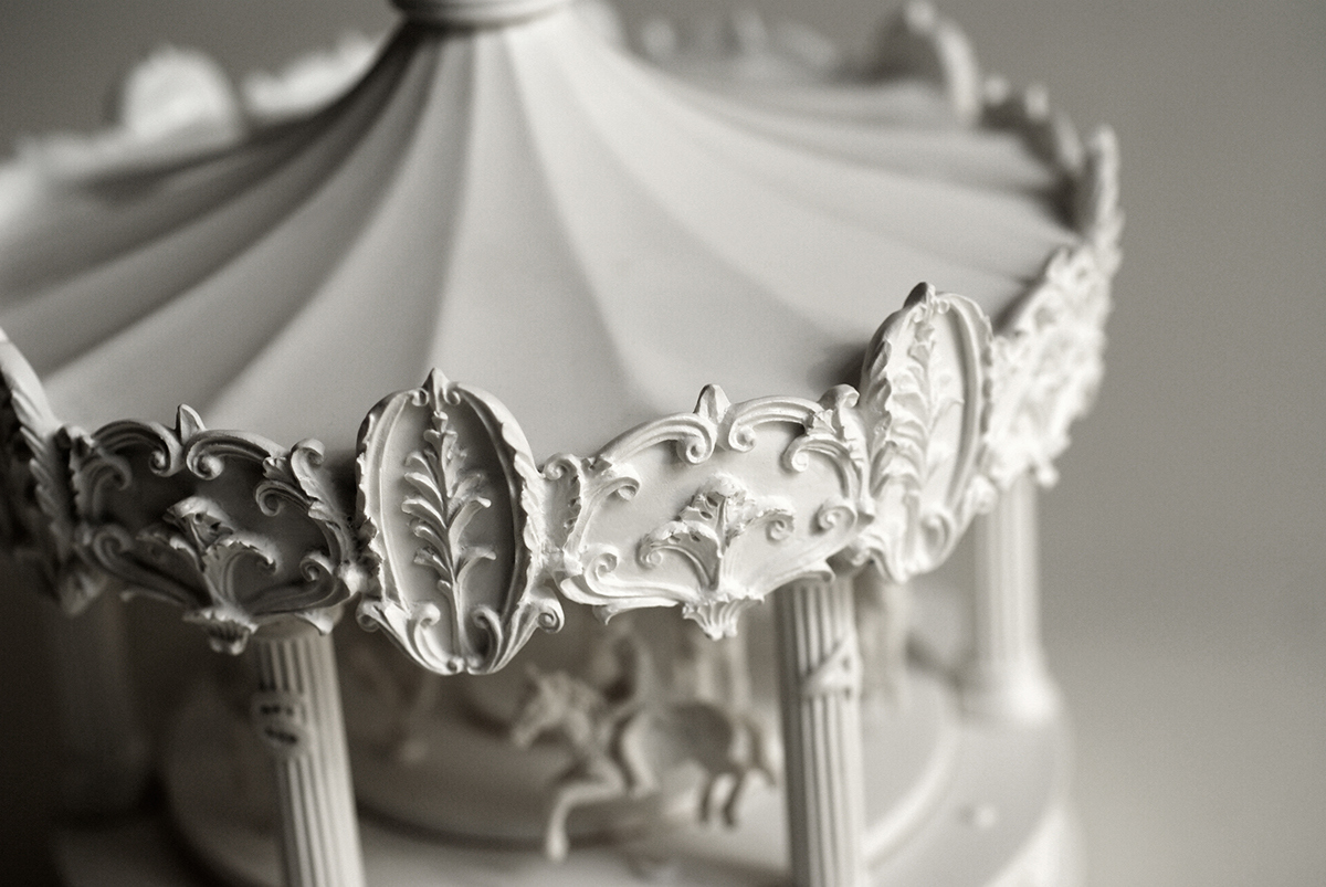 merry-go-round，Clock，It's dad，The minute hand is mom，The second hand is a little boy，