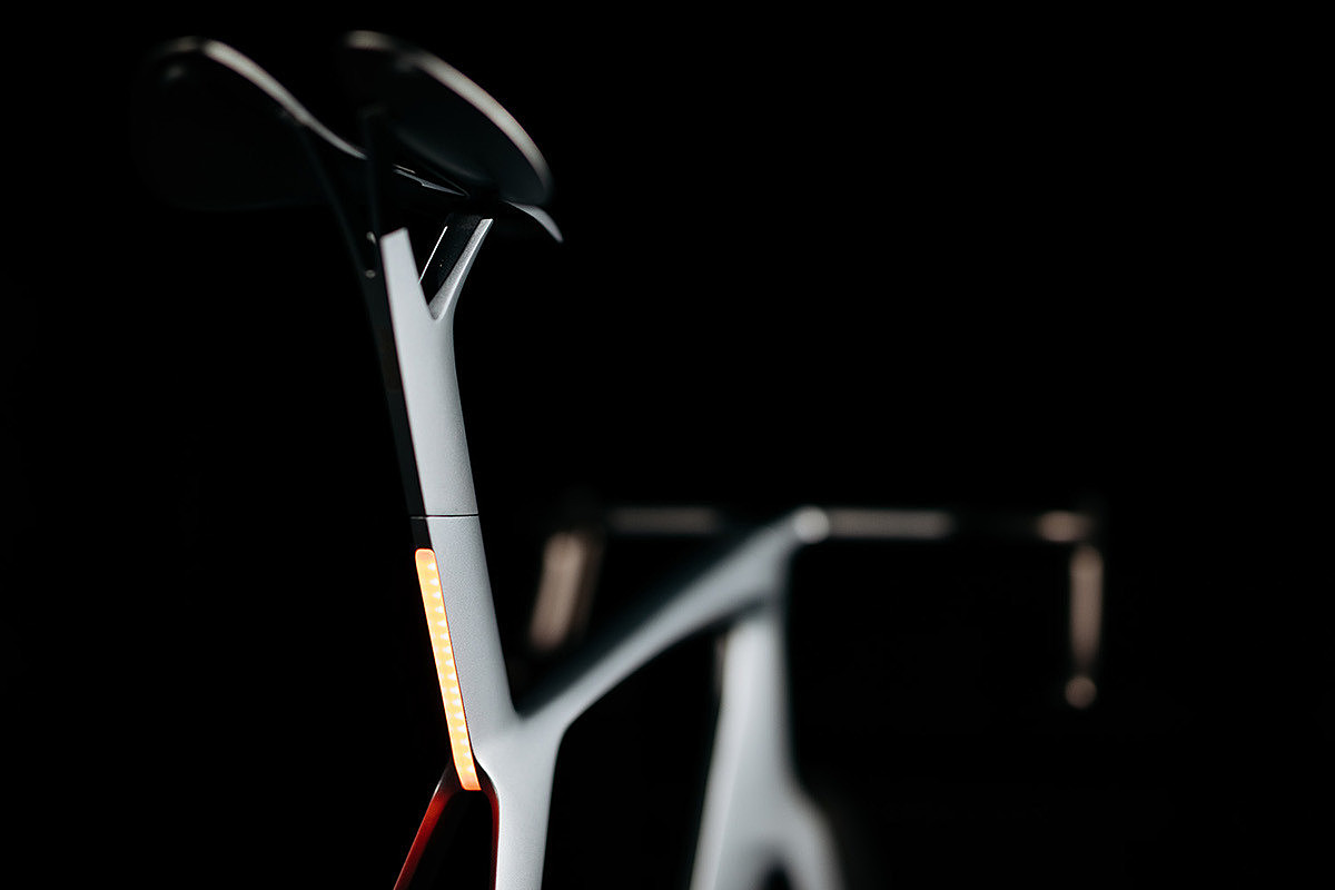Integrated design，delicate，lithe，LED lamp，