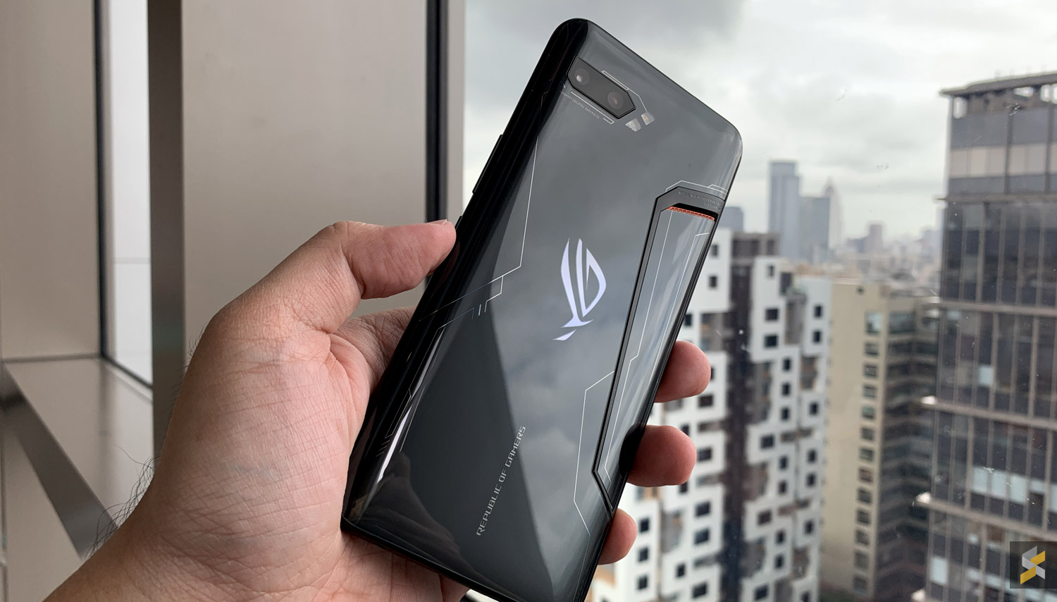 reddot，Smartphone and ROG，ASUS，Digital，Electric condition mobile phone，2019 red dot product design award，