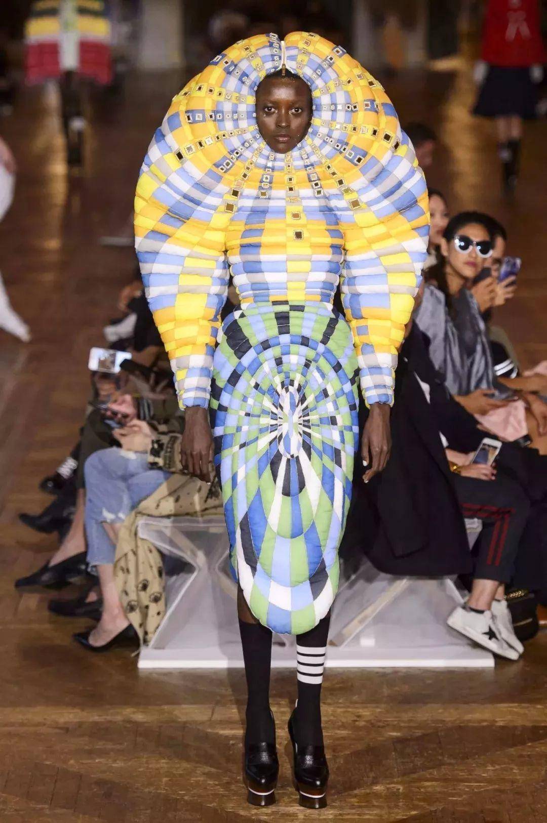 Fashion circle，Fashion Week，model，T-show，