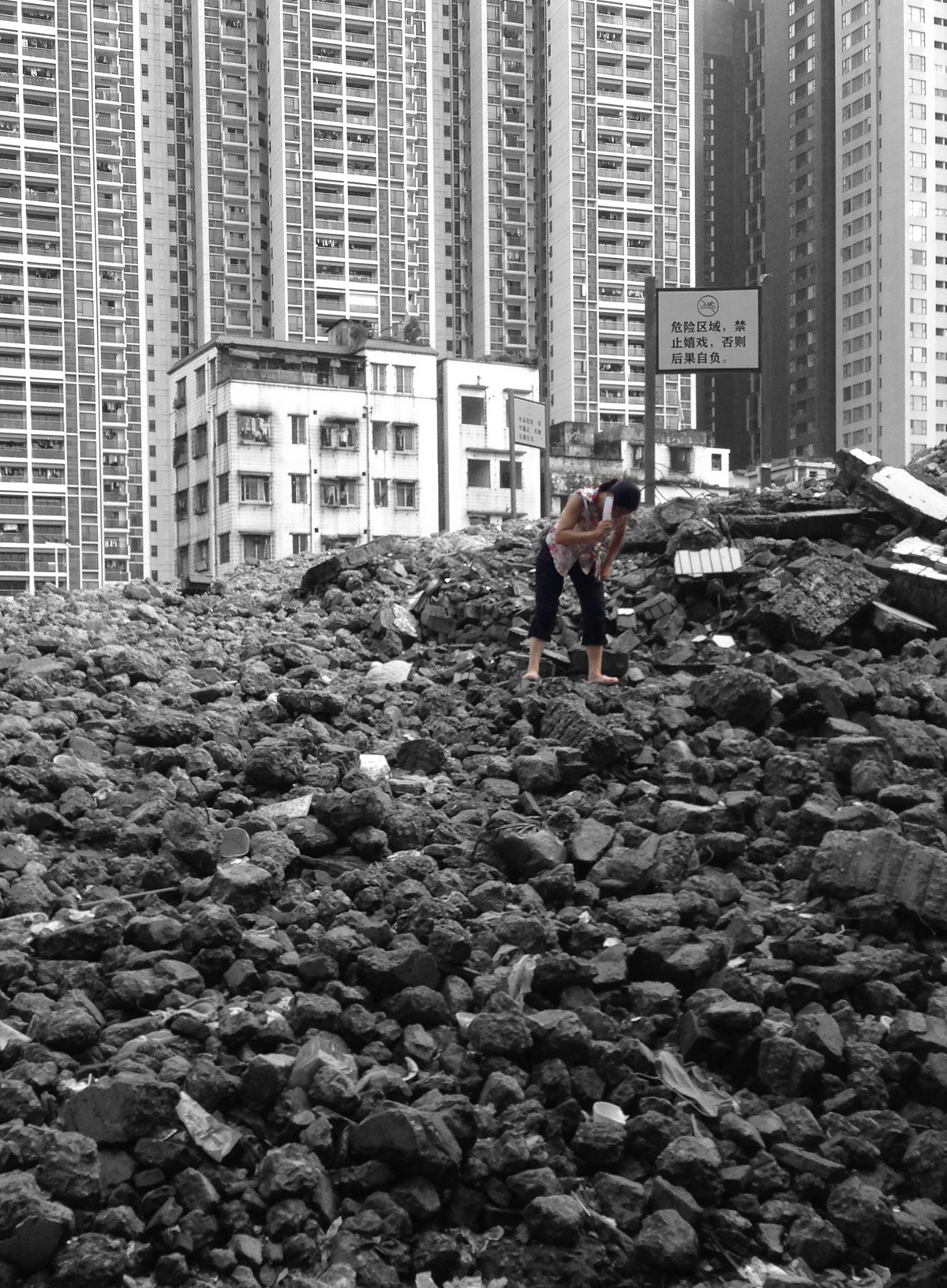 a chandelier，Recycled concrete，Flowerpot，Home Furnishing，originality，