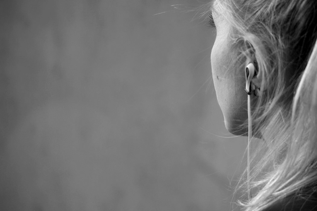 Curvilinear beauty，Clear outline，special characteristics，Mobius style，mature，