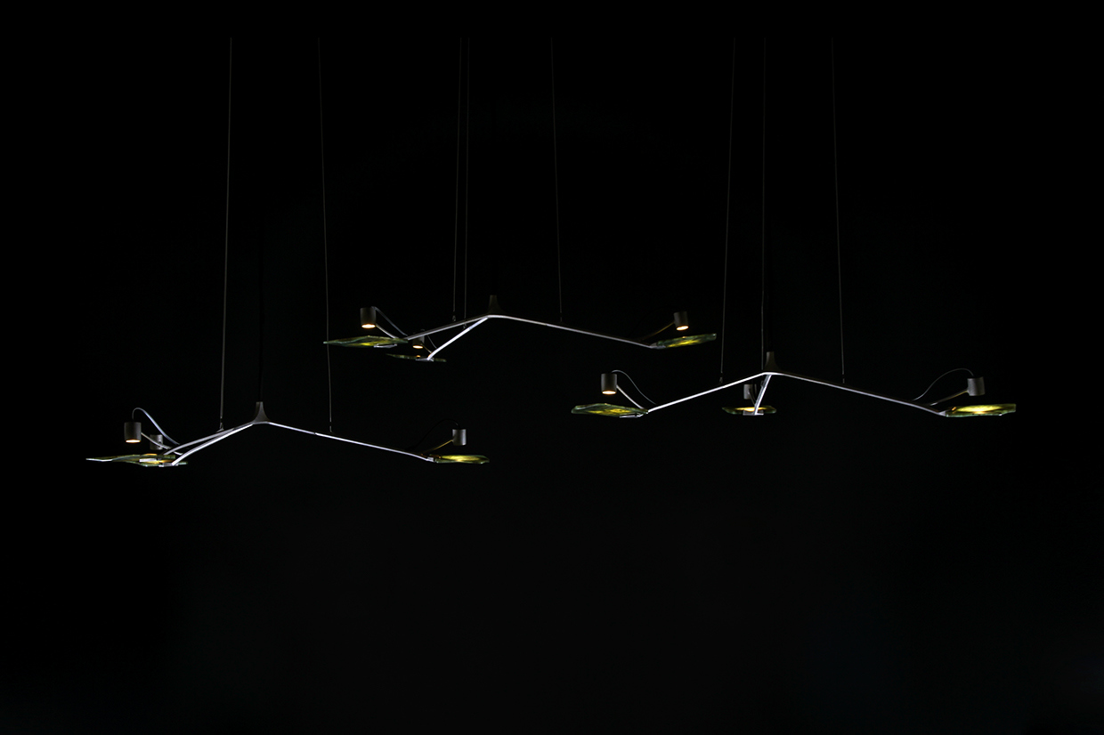 Table，a chandelier，Metal，Marble，wood，