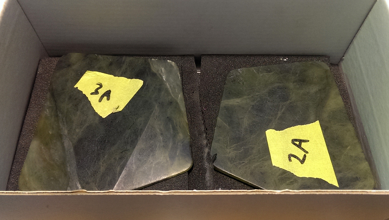 Table，a chandelier，Metal，Marble，wood，