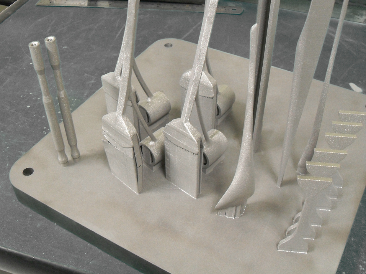 Table，a chandelier，Metal，Marble，wood，